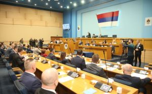 BiH: Poslanici izglasali povećanje plata za pet posto radnicima u javnom sektoru
