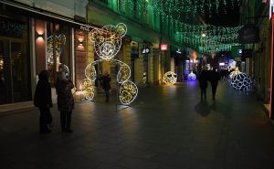 Nastavlja se ukrašavanje Sarajeva, pogledajte nove dekoracije u Ferhadiji