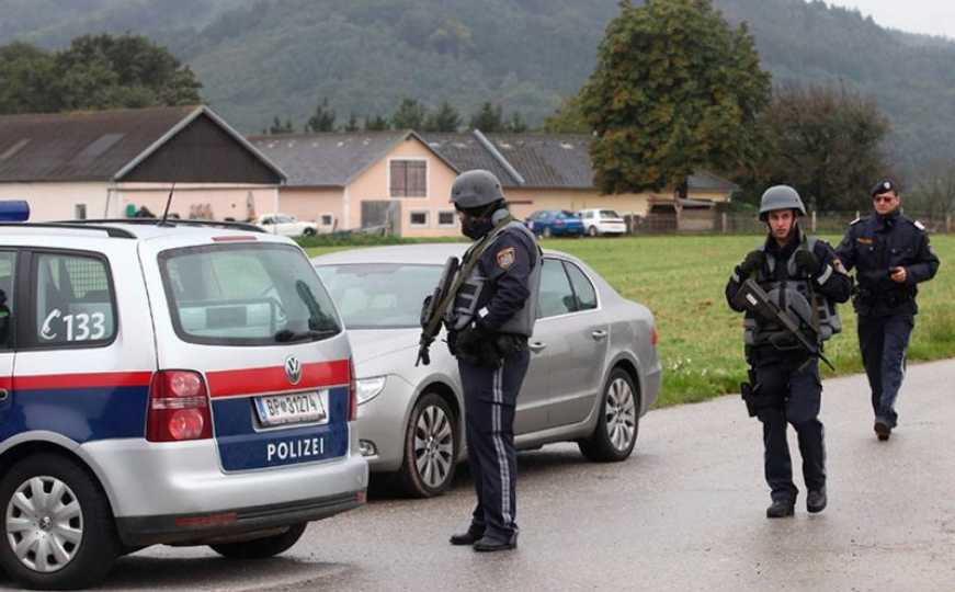 Drama u Austriji: Tinejdžer iz BiH sa Rumunima ukrao vozilo, bježeći od policije izazvali nesreću