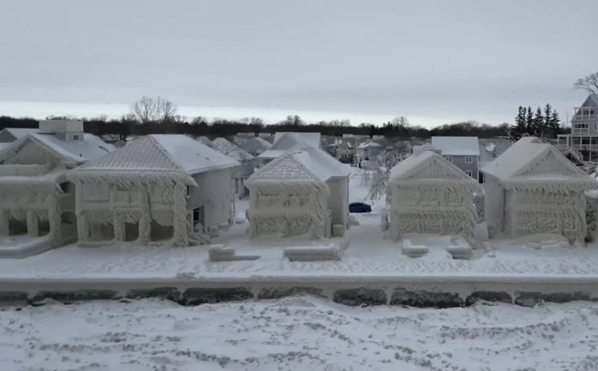 Nestvarni prizori iz Kanade: Pogledajte kuće okovane ledom