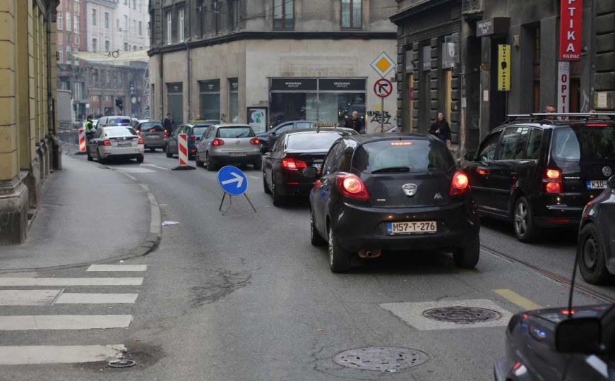 Pred Novu godinu: Pogledajte saobraćajni kolaps u centru Sarajeva