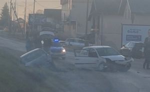 Saobraćajna nesreća u Mokrom: Žestok sudar dva vozila, na terenu policija