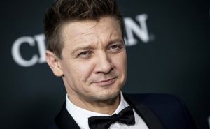 Slavni glumac Jeremy Renner teško povrijeđen