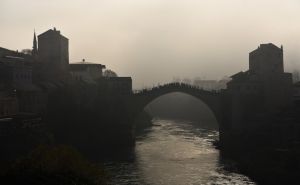Nesvakidašnji prizori u Hercegovini: Gusta magla nije mimoišla ni Mostar