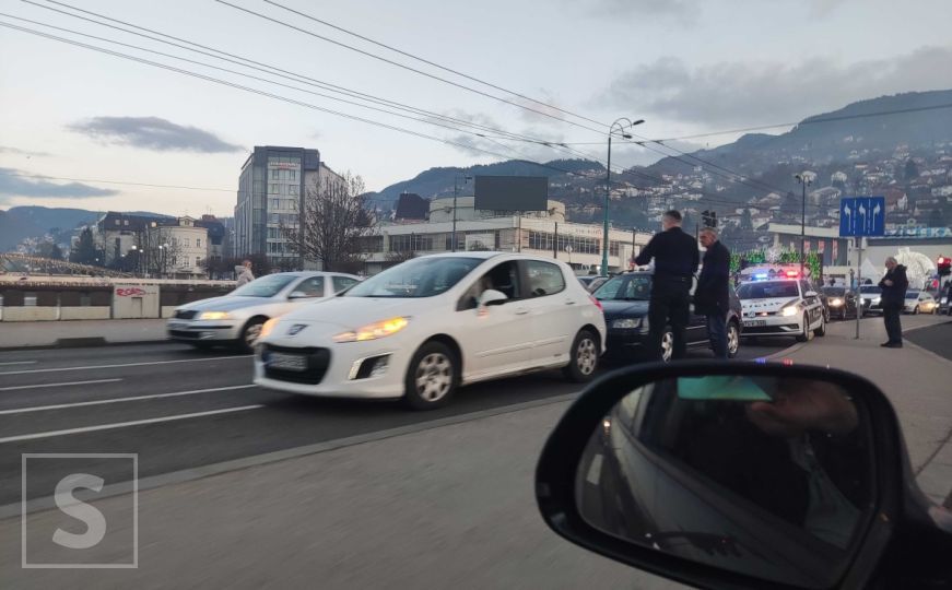 Vozači, oprez: Udes u centru Sarajeva, velike gužve u saobraćaju