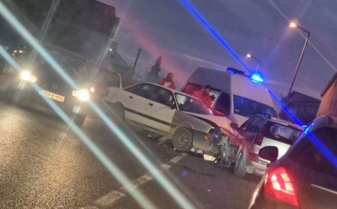 Teška saobraćajna nesreća u Mostaru: U trostrukom sudaru povrijeđene najmanje dvije osobe