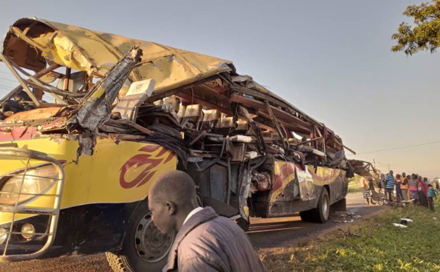 Tragedija u Ugandi: U sudaru autobusa i automobila poginulo 16 osoba