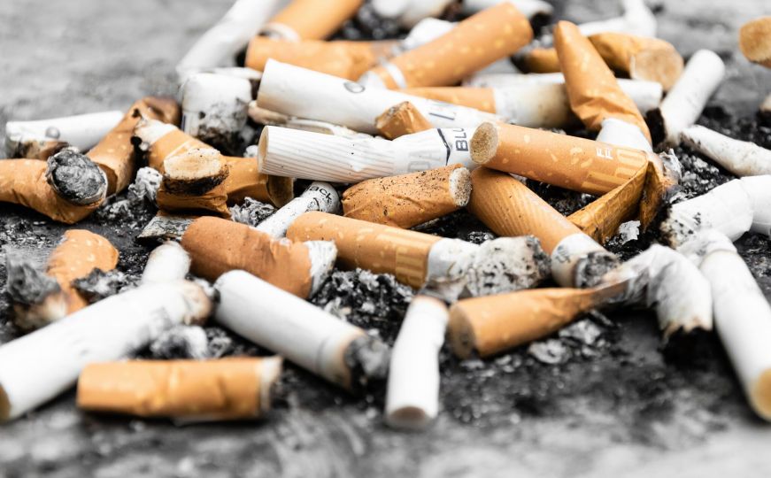 Duhanske kompanije plaćaju čišćenje ulica i plaža od opušaka