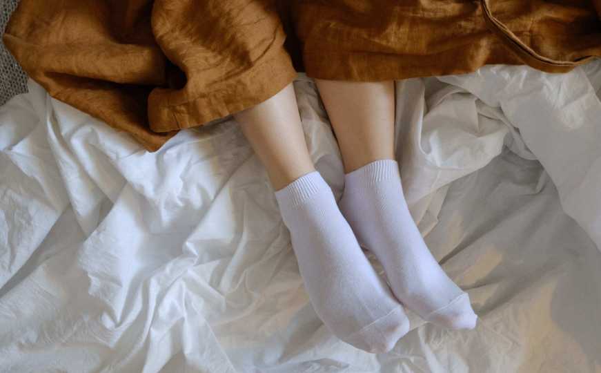 Spavate s čarapama ili bez? Evo što to govori o vašem karakteru