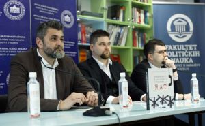 Predstavljene dvije knjige o ratu u BiH: 'Mi izlazimo sa faktima, a oni sa paradom i oružjem'
