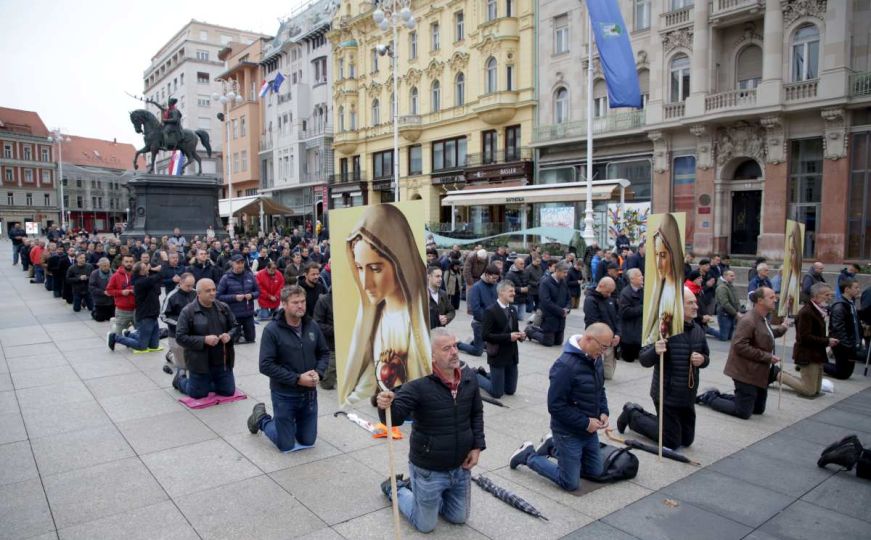 Sveštenik iz Zagreba: Žene kod muslimana su pristojne, naše izazivaju