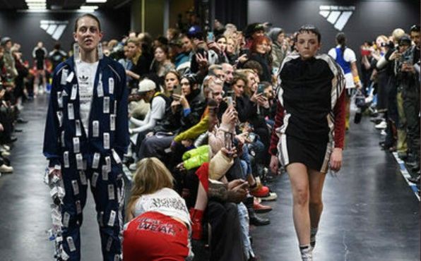 Protest protiv Adidasa: Krvava odjeća na Fashion Weeku u Berlinu