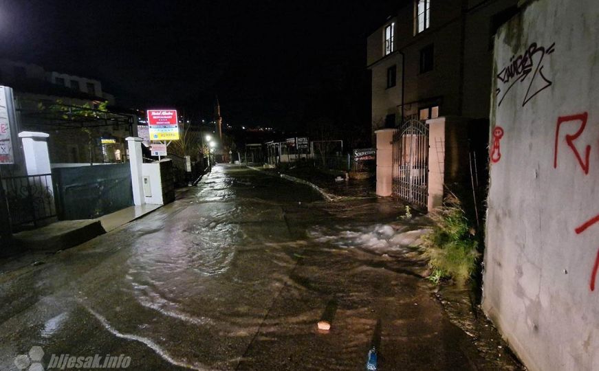 Potop u Mostaru: Izlila se Radobolja, objavljen je i snimak