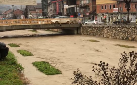 Tri osobe upale u rijeku u Novom Pazaru: Jedna spašena, a za dvije se traga