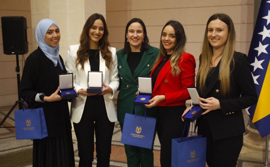 Svečanost u Vijećnici: Gradonačelnica nagradila Zlatnicima Grada najbolje studente
