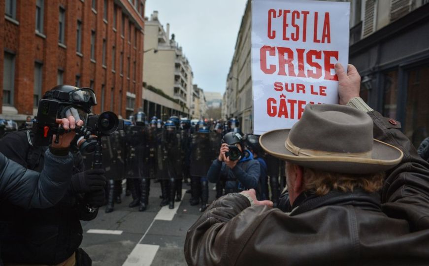 Više od milion ljudi na ulicama Francuske: Protesti protiv penzione reforme
