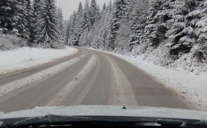 Stanje na bh. putevima: Snijeg zabijelio ceste, vozači se pozivaju na oprez
