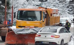 Saobraćajna nesreća na Nišićima: Sudarili se automobil i grtalica za snijeg