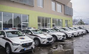 Incident u Tešnju: Sjekirom demolirao Mercedes