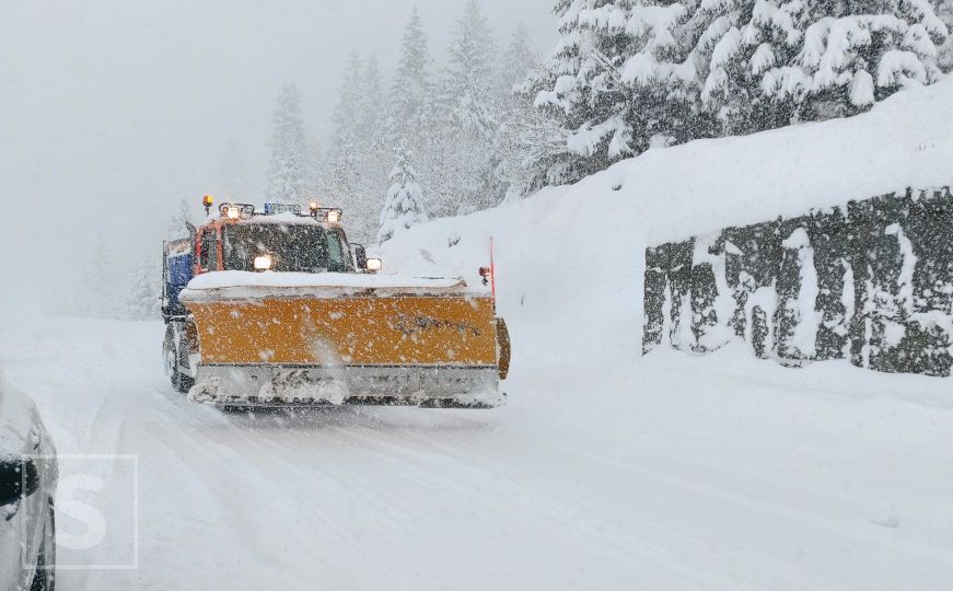 Edin Forto poručio: '43 od 44 vozila čiste ulice Sarajeva, očistite snijeg ispred svojih zgrada'
