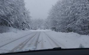 Obavezna zimska oprema: Ovo je stanje na putevima širom BiH, zastoj u Jablanici