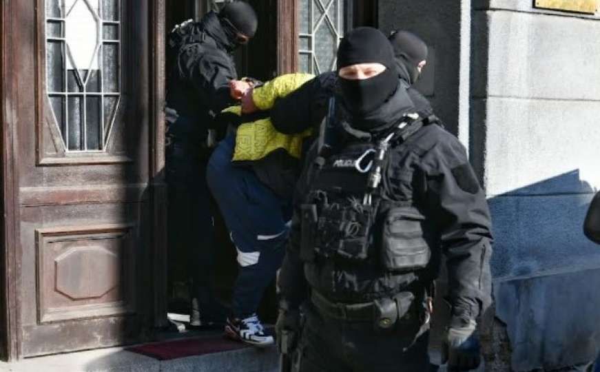 Sarajevski policajci stali ukraj pljačkašici, ima svega 22 godine