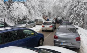 Pred bh. vozačima mnogo izazova: Ledena kiša, snijeg i odroni