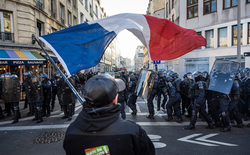 Novi protesti u Francuskoj: Dvodnevni štrajk zbog prijedloga penzione reforme