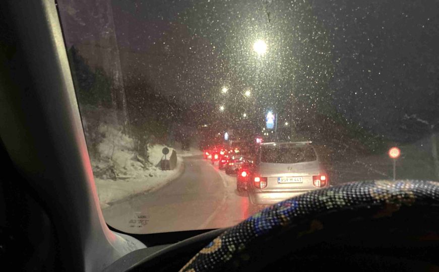 Vozači, oprez: I dalje velike gužve u Sarajevu zbog nesreće na Vracama