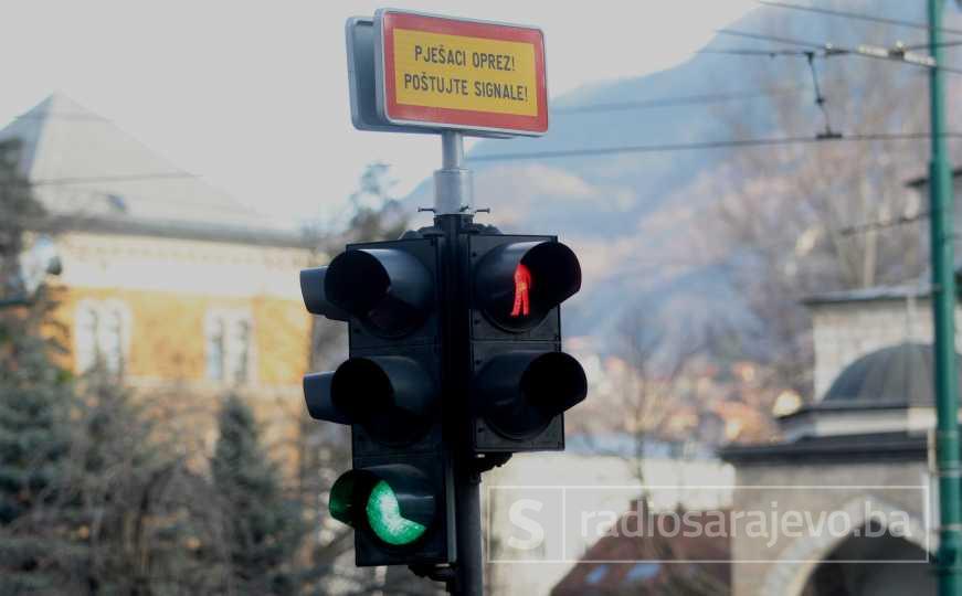 Znate li kada su nastali semafori i zašto baš crvena, žuta i zelena boja?
