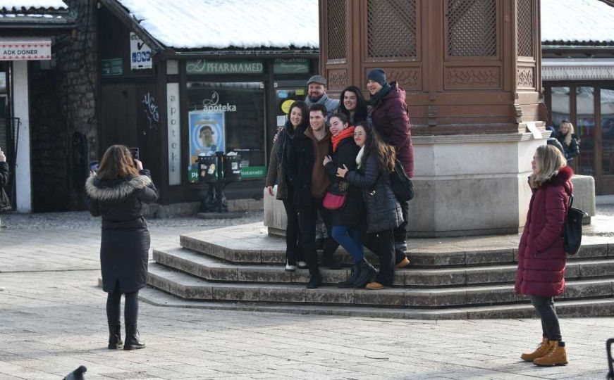Šetnja sarajevskim ulicama: Januarsko sunce izmamilo građane i turiste