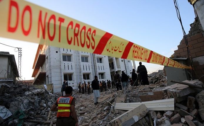 Crne brojke: Raste broj mrtvih u napadu na džamiju u Pakistanu, najmanje 100 ubijenih