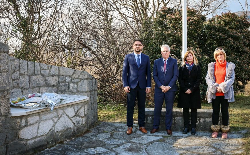 Sjećanje na Sutinu i Uborak: Ambasador Michael Murphy odao počast žrtvama i položio cvijeće