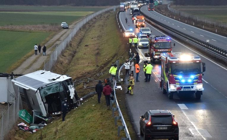 U Sloveniji sletio autobus: Troje poginulih i više povrijeđenih