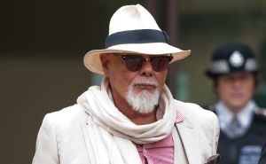 Višestruko osuđivani pedofil i bivša glam rok zvijezda Gary Glitter pušten iz zatvora