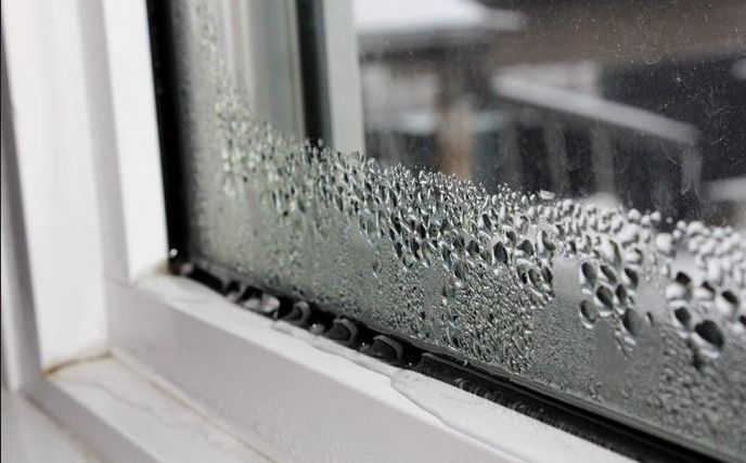 Genijalan trik koji morate znati: Kako se zimi riješiti vlage na prozoru