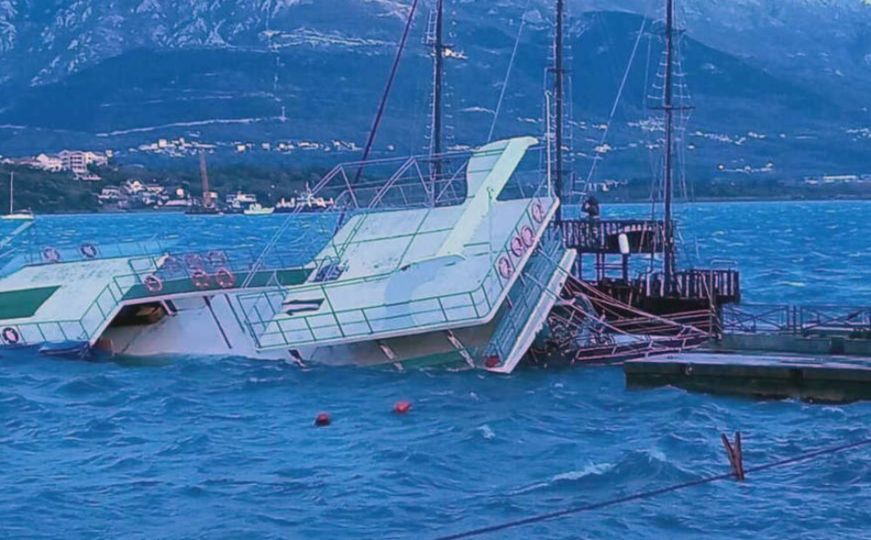 Crnogorsko primorje: Orkanska bura prevrnula brod u Tivtu