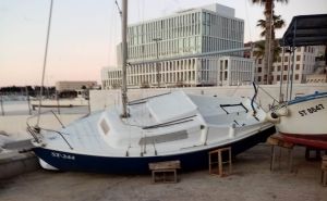 Orkanska bura u Splitu: Oluja 'razbacala' brodove, oštećeni brojni objekti