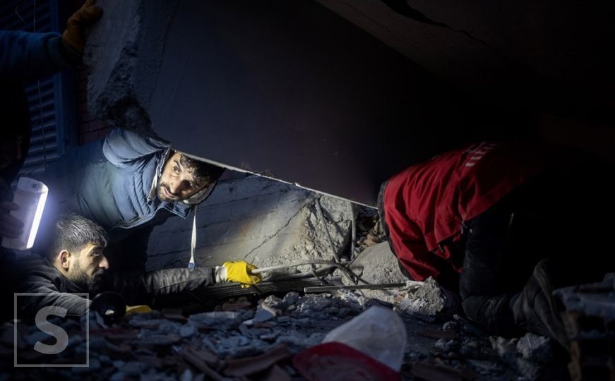 Najmanje 2.300 mrtvih:  Potresni snimci iz Turske i Sirije - zgrade padaju, djeca vise na ruševinama