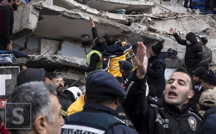 "Nema novih informacija": Još se traga za državljaninom BiH pod ruševinama u Turskoj