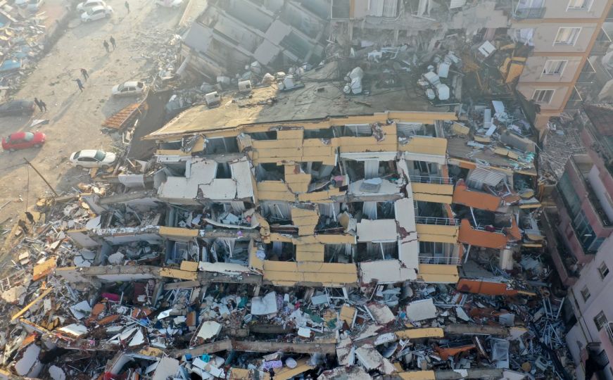 Novo čudo u Turskoj: Žena spašena ispod ruševina čak 31 sat nakon razornog zemljotresa
