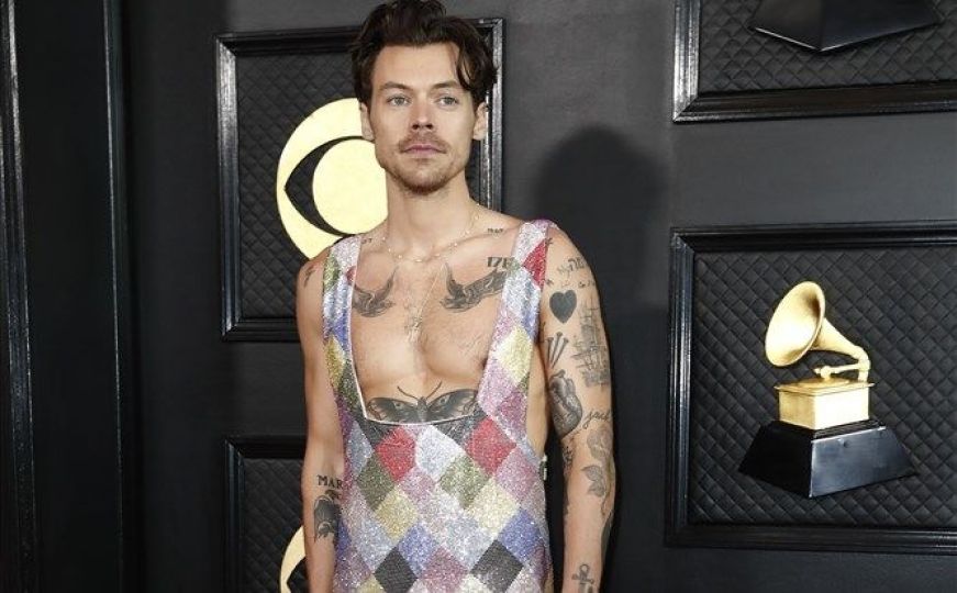Harry Styles na Grammyju nosio kombinezon prekriven s 250.000 kristala