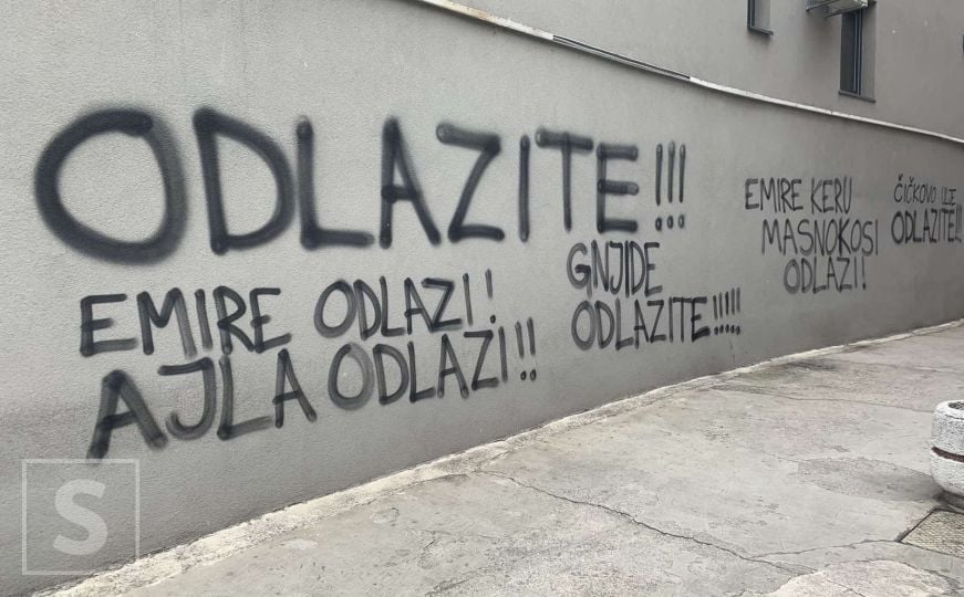 Uvredljivi grafiti upućeni upravi i treneru FK Sarajevo osvanuli ispred prostorija kluba