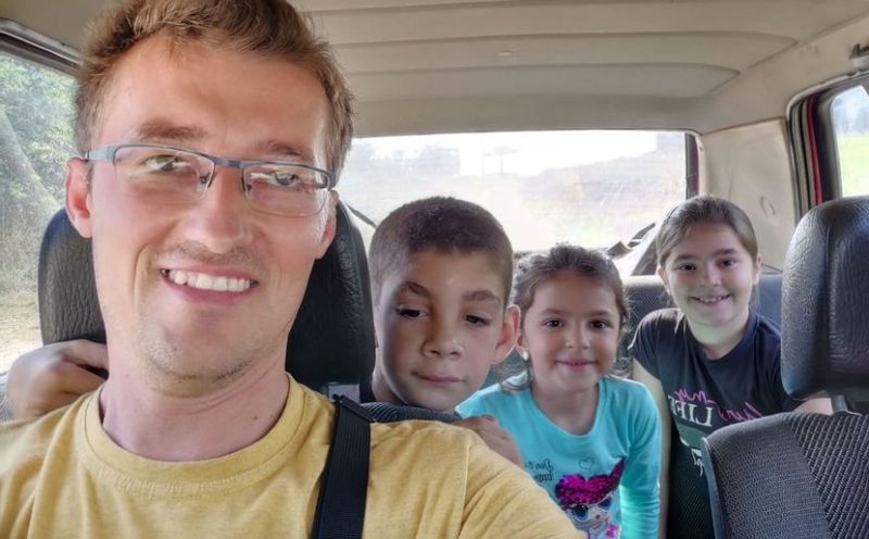 "Naložim im vatru, vozim do škole - mi smo porodica": Učitelj Marko, tri đaka i to je cijela škola