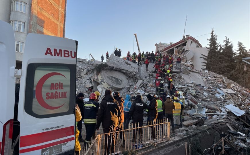 Broj smrtno stradalih u potresu prešao 23.000: Zabilježeno i 1.666 naknadnih zemljotresa