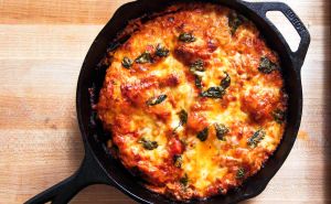Omiljeni zalogaj gotov za 10 minuta: Recept za pizzu koja se pravi u tavi