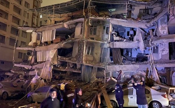 Bijes u Turskoj raste - više od 100 ljudi privedeno u 10 pokrajina zbog loše građenih zgrada