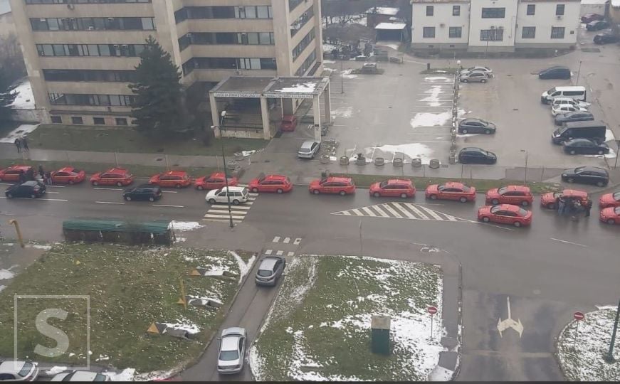 U Sarajevu u toku velika akcija za Tursku i Siriju: Pogledajte šta rade vozači Crvenog taxija