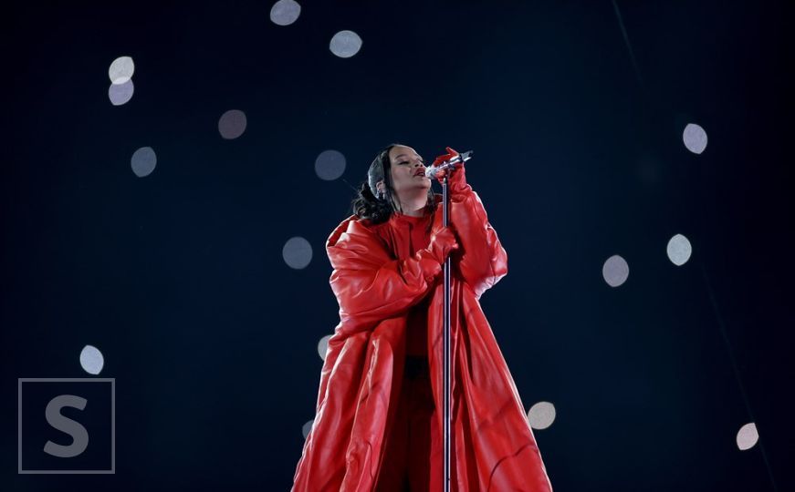 Rihanna napravila show na poluvremenu Super Bowla, odmah krenuli komentari: "Da, čeka drugo dijete"