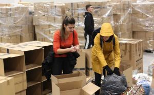 Radiosarajevo.ba saznaje: Iz Pomozi.ba upravo kreće prvi kamion pomoći za Tursku